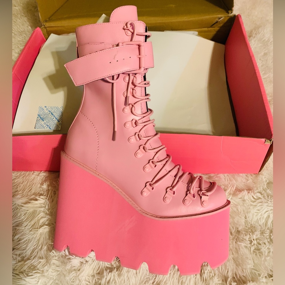 SUGAR THRILLZ PINK COMBAT PLATFORMS